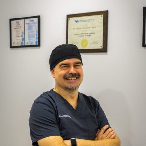 imagen del doctor alcubierre en la clinica